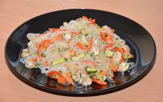 Как приготовить фунчозу с курицей и овощами
