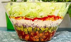Как приготовить салат Цезарь слоями: рецепты