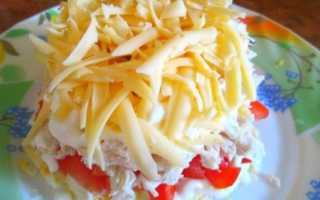 Готовим вкусный салат с куриной грудкой, помидорами и сыром
