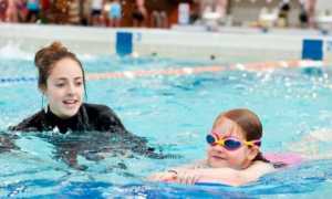 Как научить детей плавать в 3-5 лет: упражнения и советы