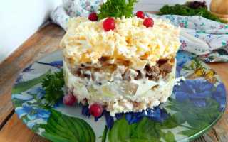 Салат с копченой курицей и маринованными грибами к празднику