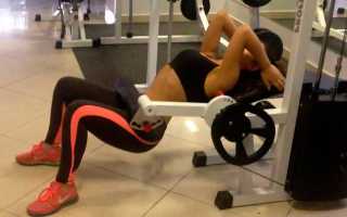 Ягодичный мостик в тренажере для сгибания