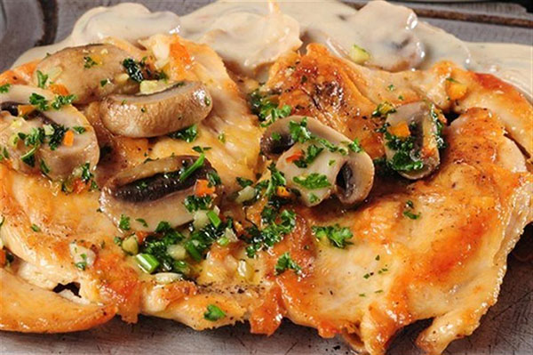 Как вкусно запечь филе курицы в духовке с картошкой
