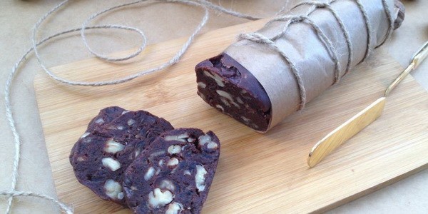 Шоколадная колбаска из печенья и сгущенки: лучшие рецепты
