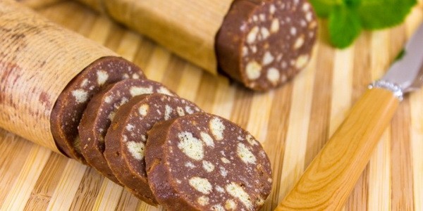 Шоколадная колбаска из печенья и сгущенки: лучшие рецепты