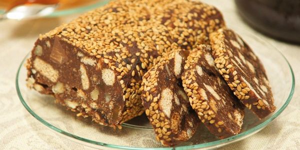 Шоколадная колбаска из печенья и сгущенки: лучшие рецепты