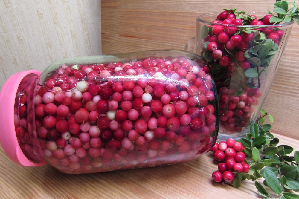 Брусника моченая с сахаром