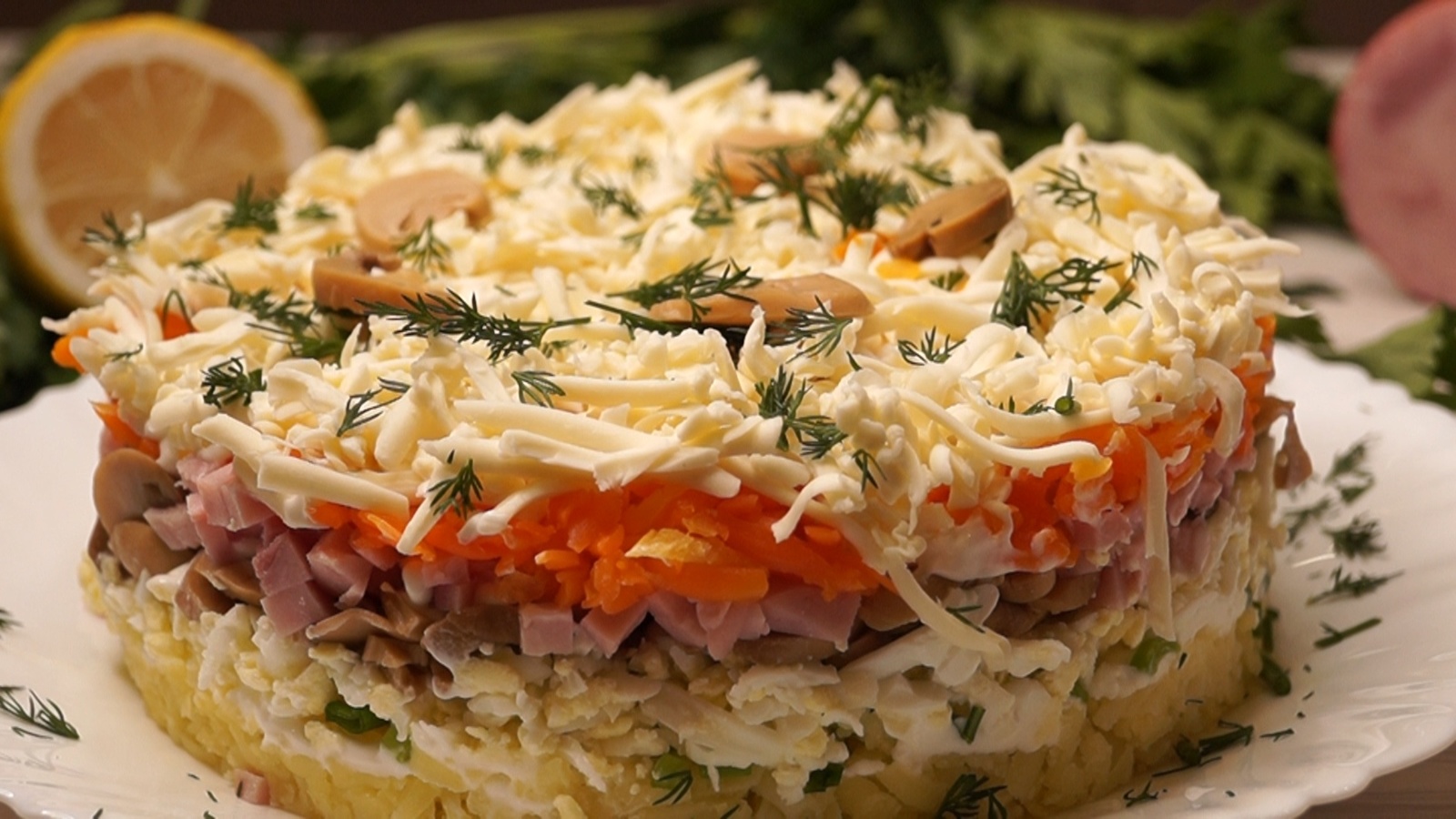 Салат с ветчиной и грибами по самым вкусным рецептам