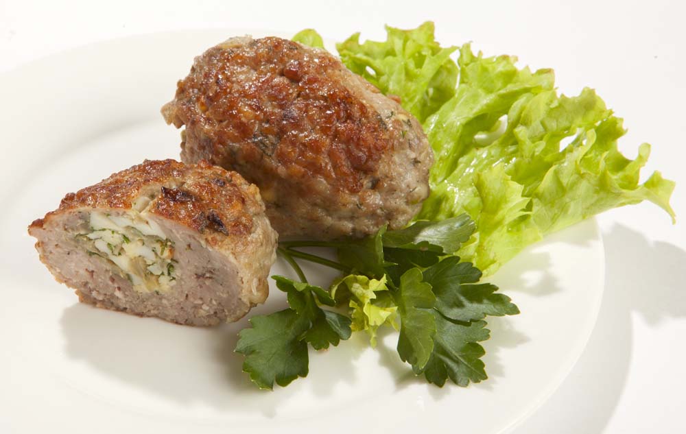 Готовим мясные зразы с различными начинками: яйцо, сыр, сливы, чечевица