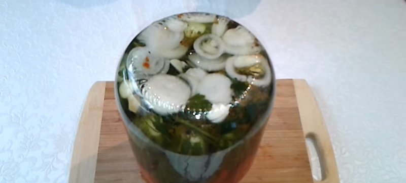 Маринованные огурцы с помидорами