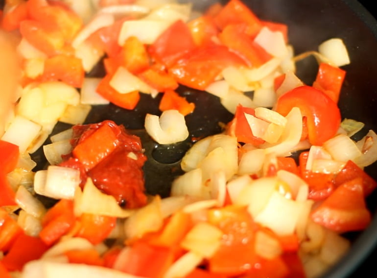 Готовим вкусную курицу в остро сладком соусе