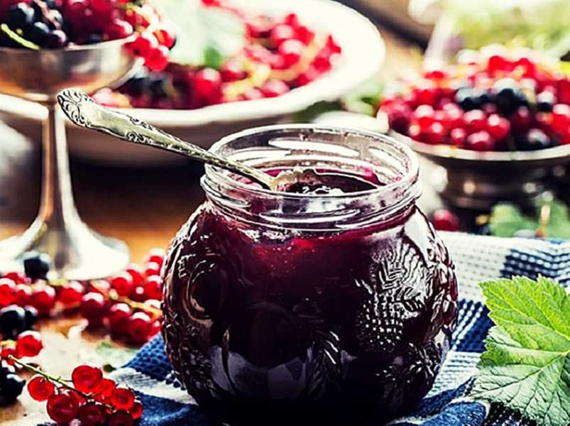Варенье слива, смородина