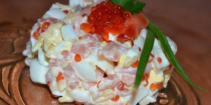 Пошаговые рецепты салатов с красной рыбой