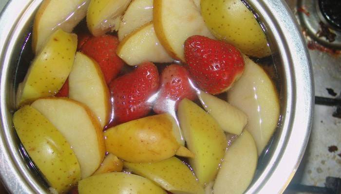 Как сварить яблочный компот из свежих яблок