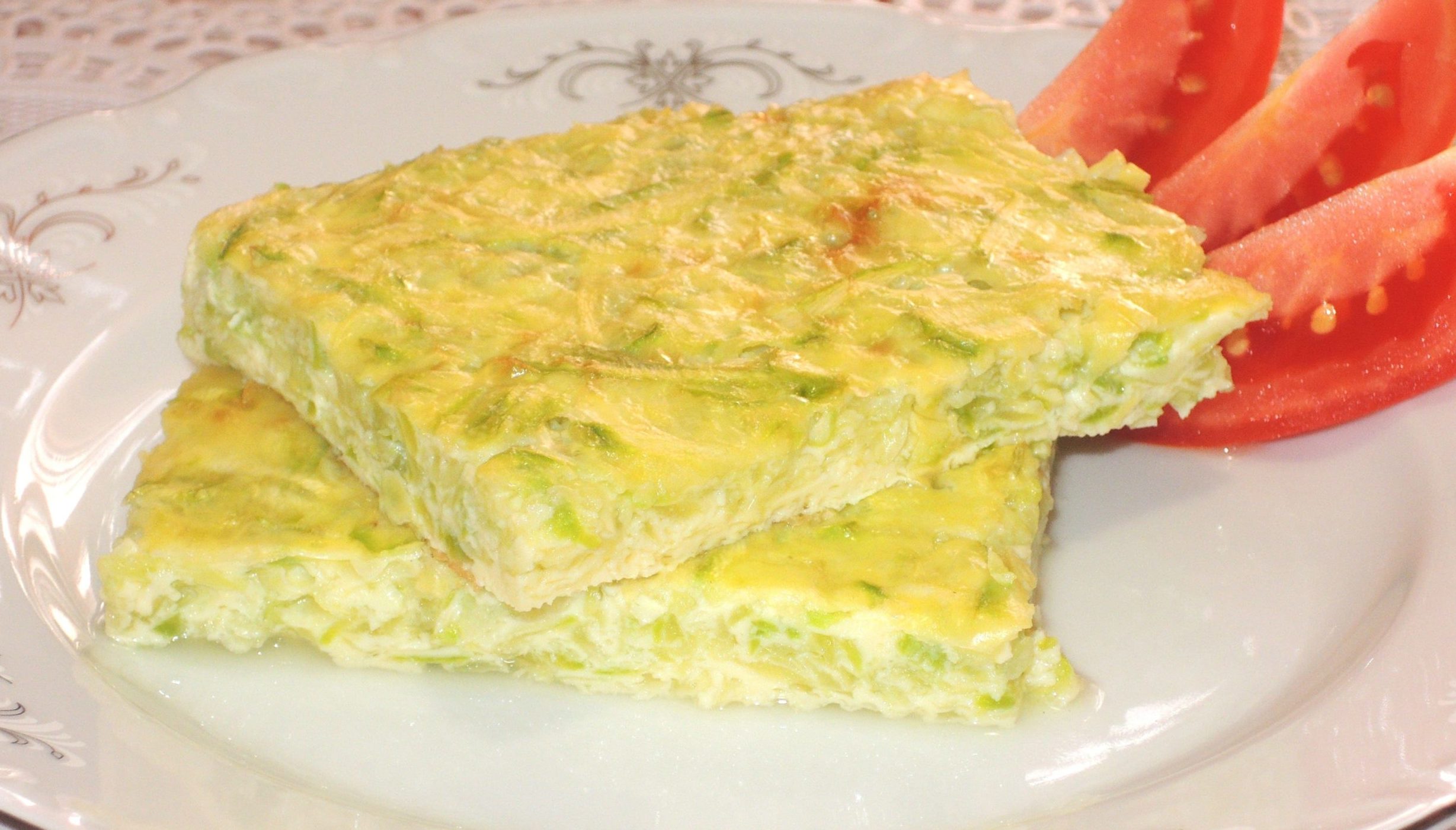 Кабачковый омлет с сыром и помидором: лучшие рецепты