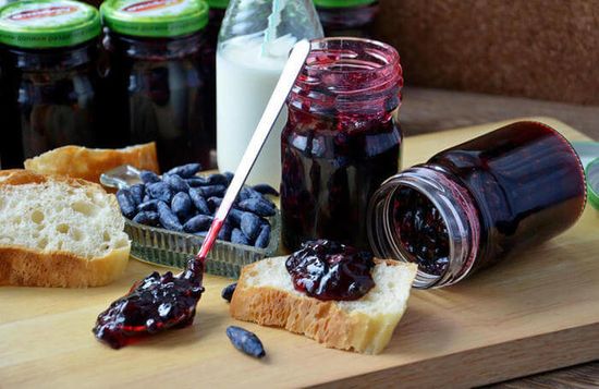 Варенье из жимолости и клубники