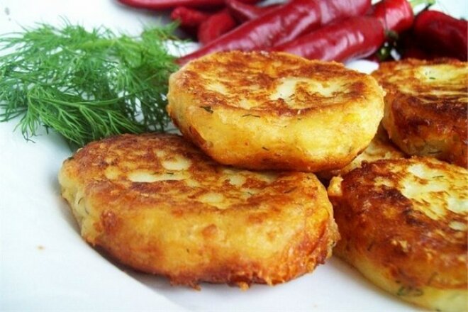 Постные картофельные котлеты в духовке или на сковороде