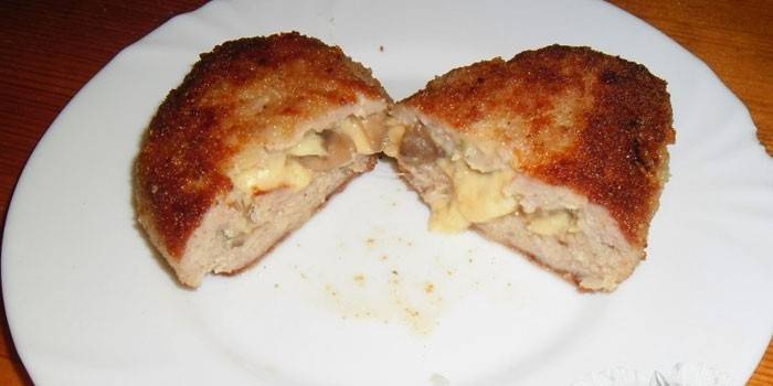 Готовим мясные зразы с различными начинками: яйцо, сыр, сливы, чечевица