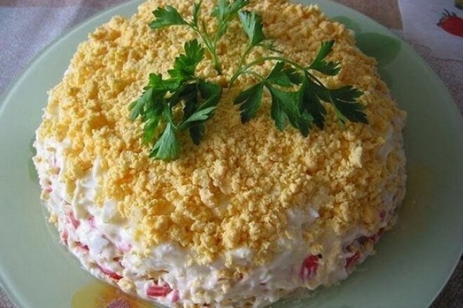 Салаты с отварной красной рыбой: рецепты