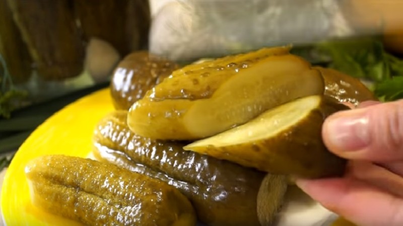 Самые вкусные рецепты маринованных огурцов на зиму