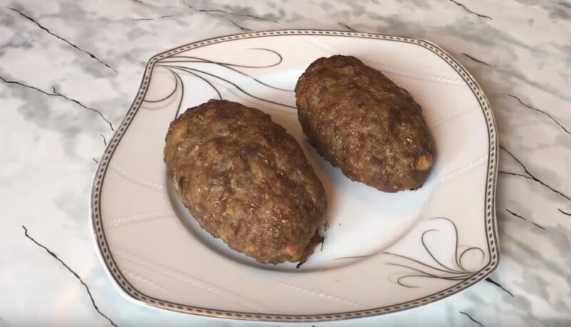 Готовим мясные зразы с различными начинками: яйцо, сыр, сливы, чечевица