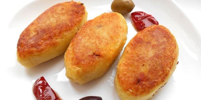 Готовим картофельные котлеты в панировке на сковороде