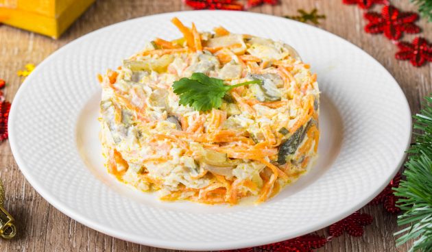 Оригинальный салат с корейской морковью и печенью