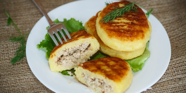 Готовим картофельные котлеты в панировке на сковороде
