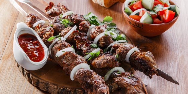 Готовим классический кавказский шашлык из баранин