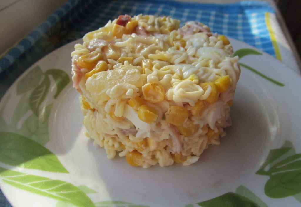 Рецепты салатов с ананасом и консервированной кукурузой