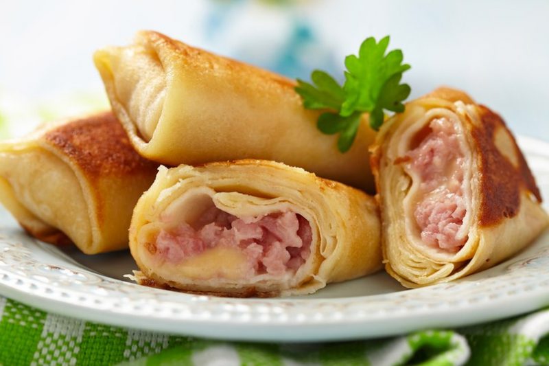 Как сделать яичные блинчики с разной начинкой