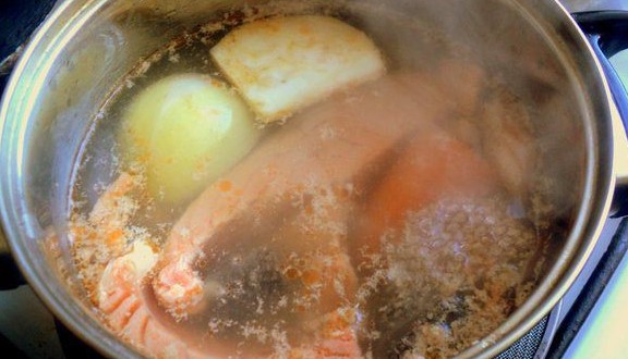 Вкусная уха из семги по классическому рецепту