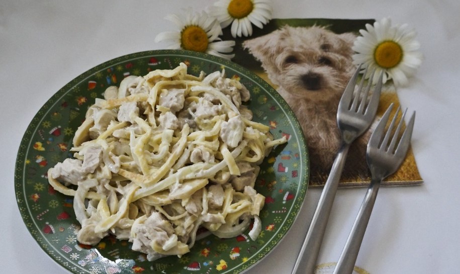Как приготовить салат итальянский с блинами и копченой курицей