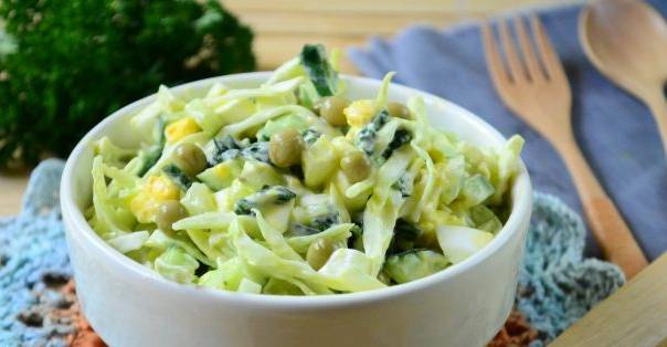 Салат из крапивы с яйцом и огурцом