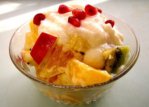 Как приготовить легкий фруктовый салат с йогуртом