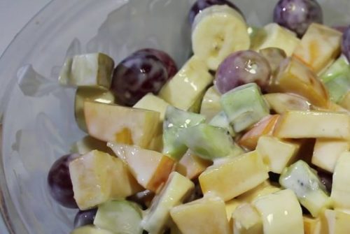 Как приготовить легкий фруктовый салат с йогуртом