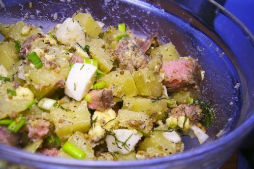 Вкусный салат с консервированным тунцом и яйцом - рецепты