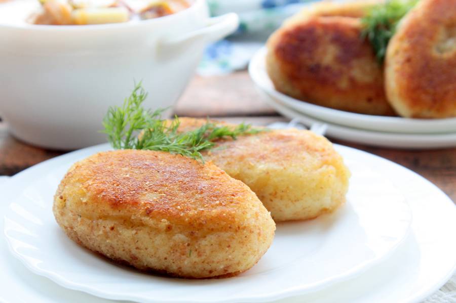 Готовим мясные зразы с различными начинками: яйцо, сыр, сливы, чечевица