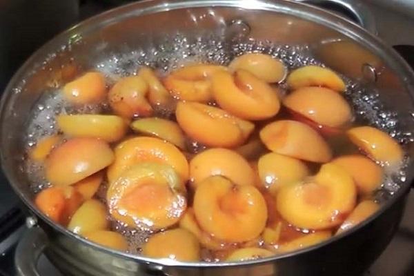 Варенье с абрикосов с лимоном дольками