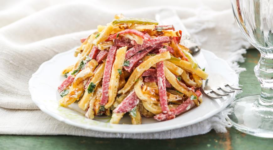 Как приготовить салат итальянский с блинами и копченой курицей