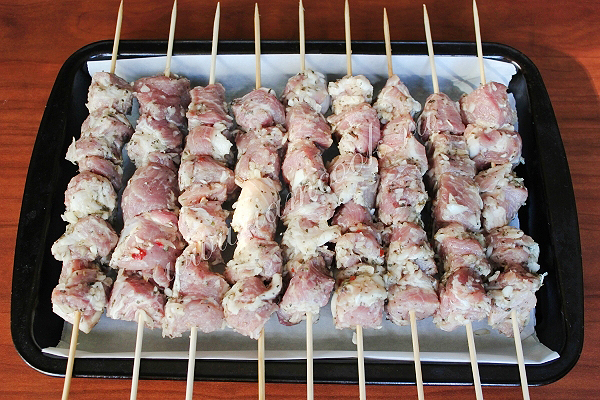 Как вкусно приготовить дома шашлык в духовке