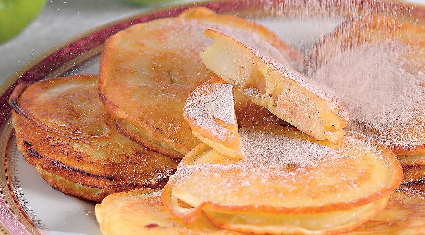 Как приготовить яблочные оладьи на молоке