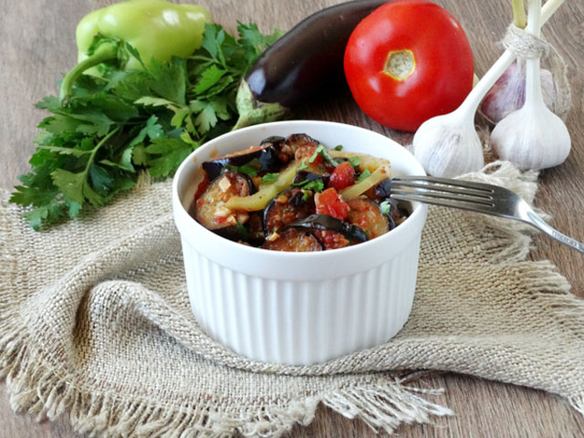 Баклажаны жареные с чесноком: рецепты с разными добавками
