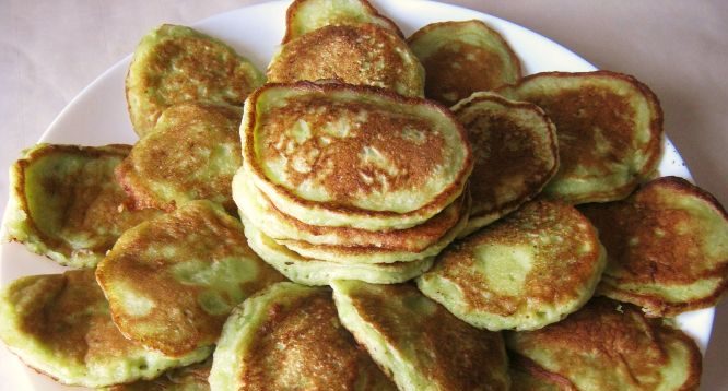 Как приготовить сладкие кабачковые оладьи