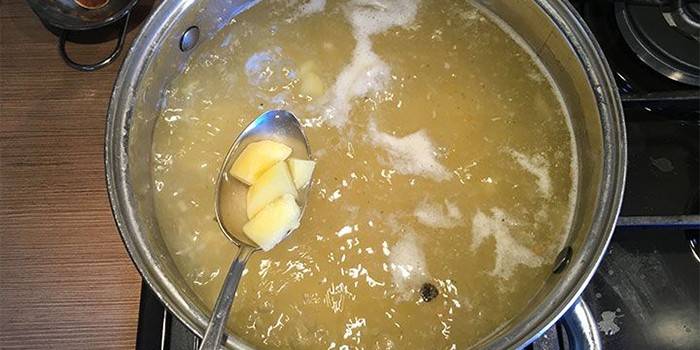 Бульон из курицы - из каких частей лучше варить и простые рецепты