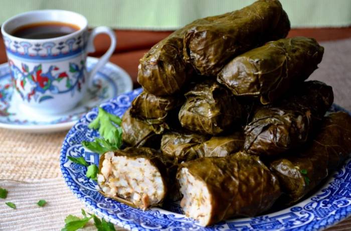 Голубцы из виноградных листьев - простые и вкусные рецепты приготовления долмы