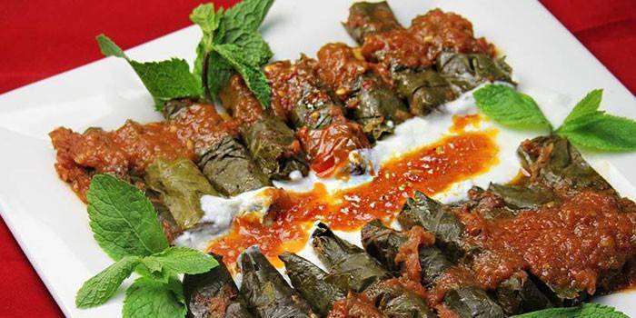 Голубцы из виноградных листьев - простые и вкусные рецепты приготовления долмы