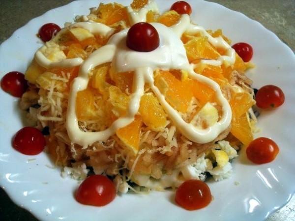 Праздничный салат с куриным филе и морковью по-корейски