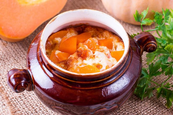 Запеченная тыква в духовке с яблоками, с орехами, с корицей