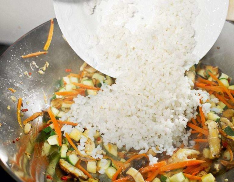 Лечо с рисом и болгарского перца
